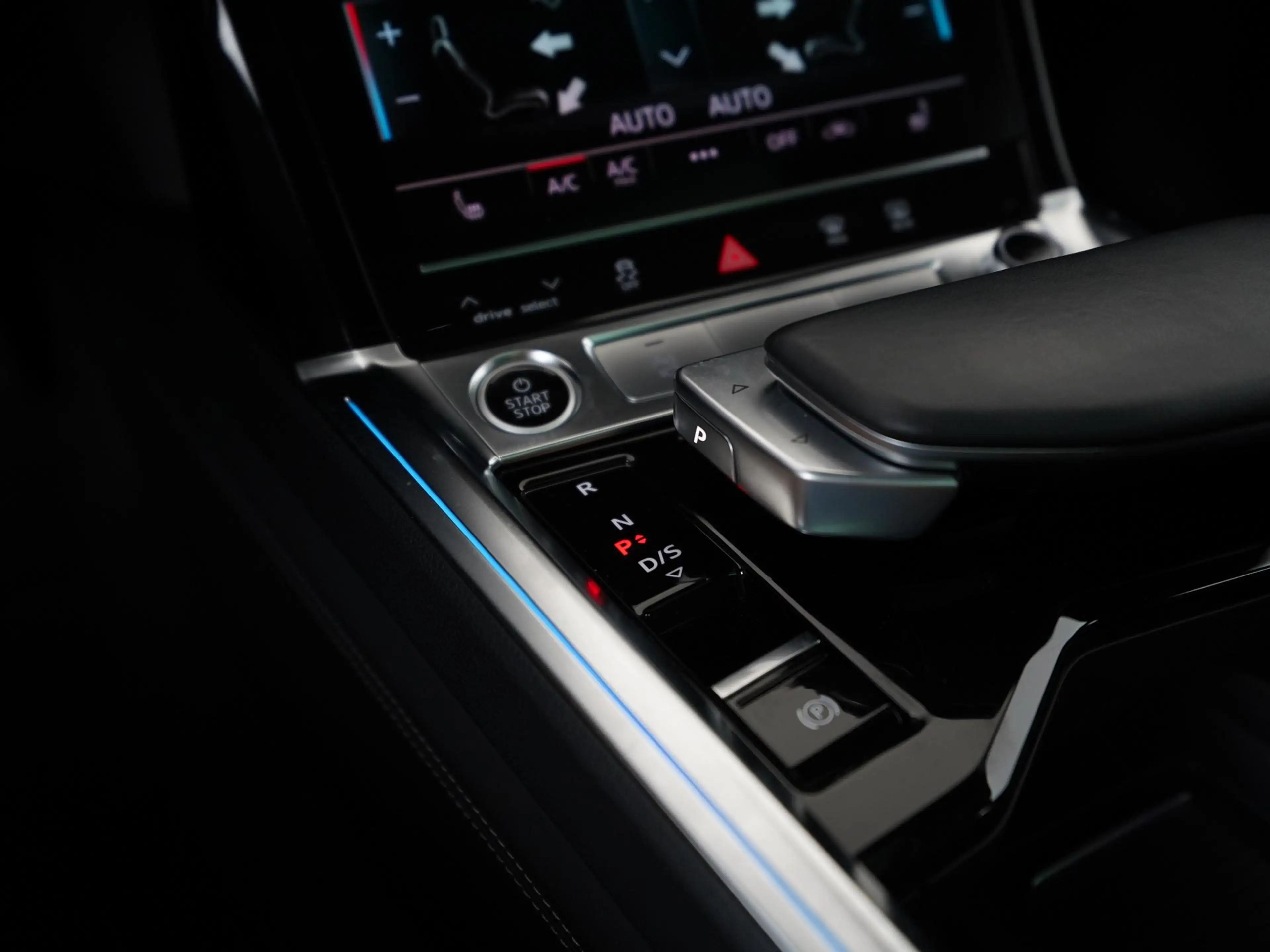 Audi e-tron 55 quattro S-Line Black Style 95 kWh | SOH 95% | P — photo 10