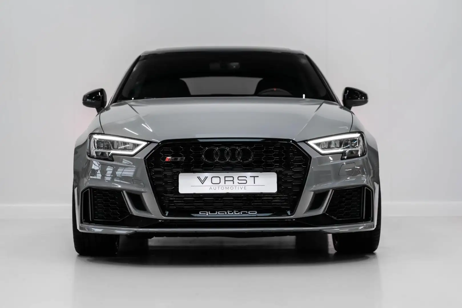 Audi RS3 2.5 TFSI quattro B&O Keyless Pano Schaalstoel ACC Grijs - 2