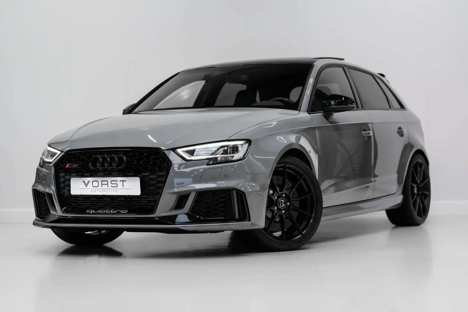Audi RS3 2.5 TFSI quattro B&O Keyless Pano Schaalstoel ACC Grijs - 1