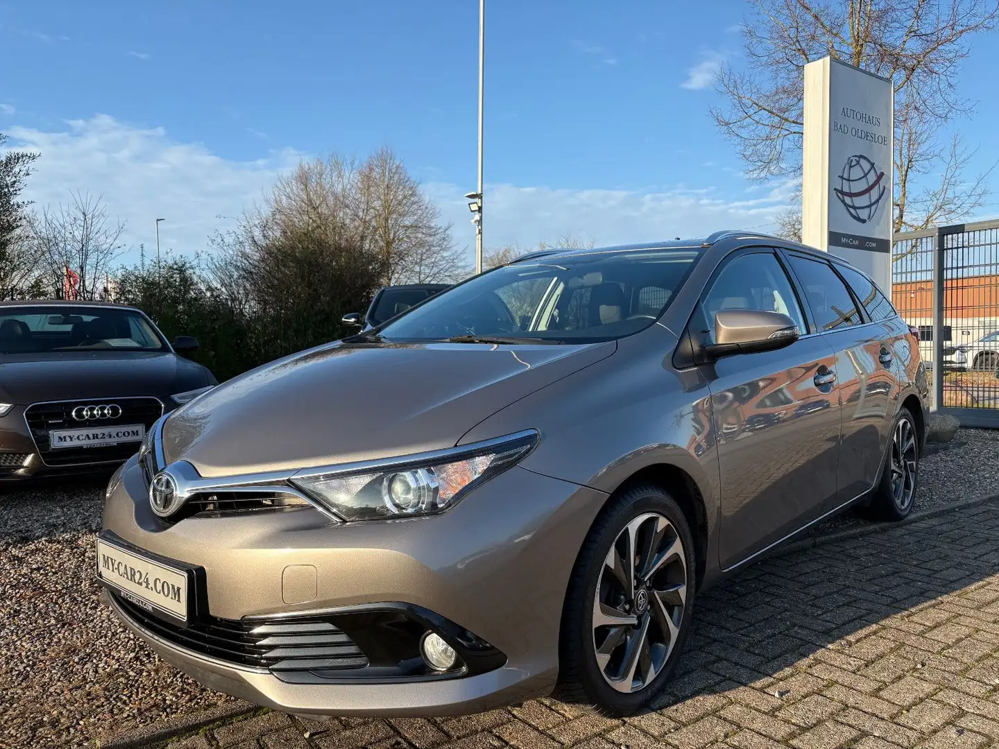Toyota Auris Design Edition+NAVI+Kamera Braun - 1