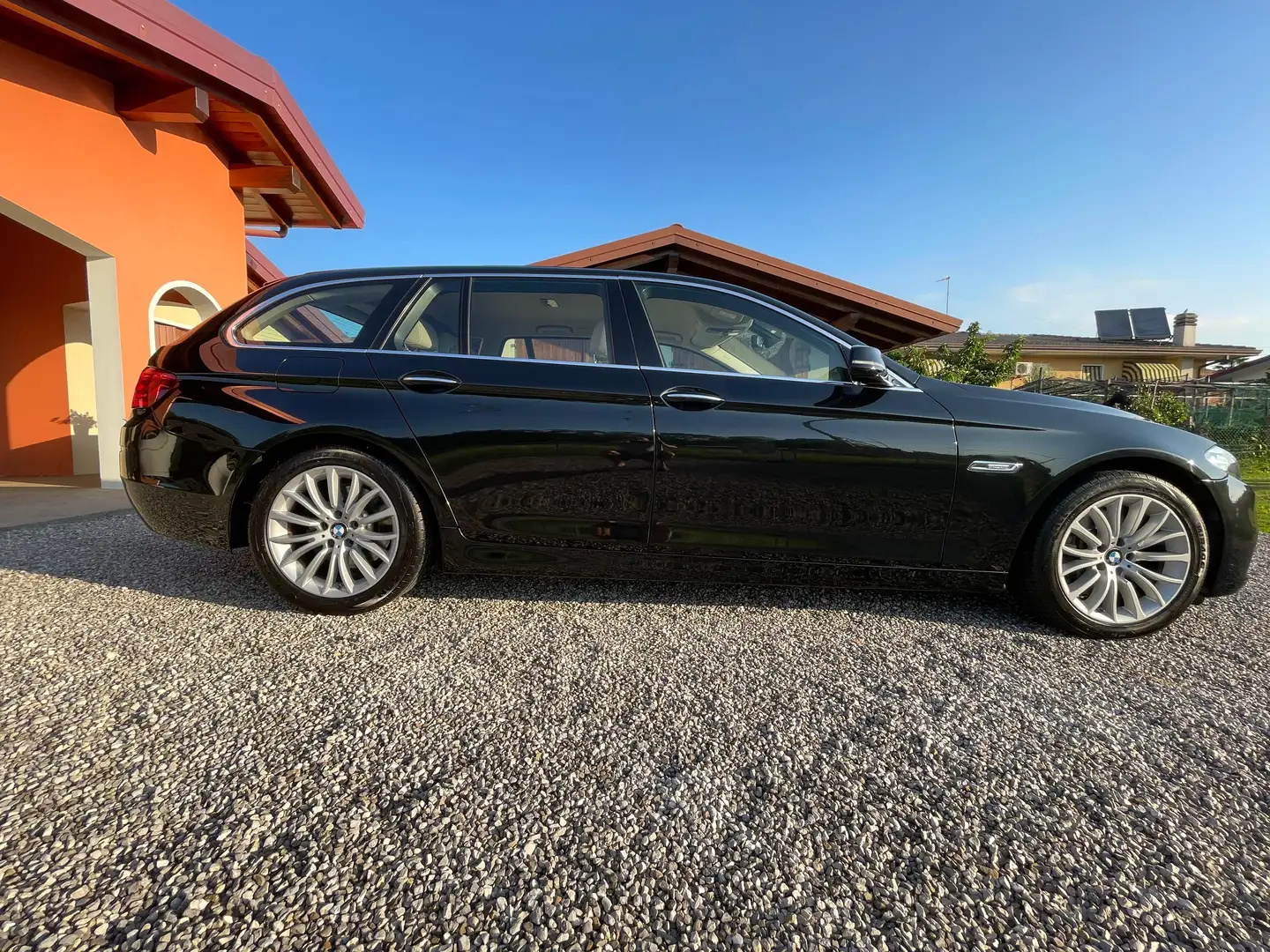 BMW 525 Serie 5 F11 Touring 525d Touring xdrive Luxury E6 Schwarz - 1