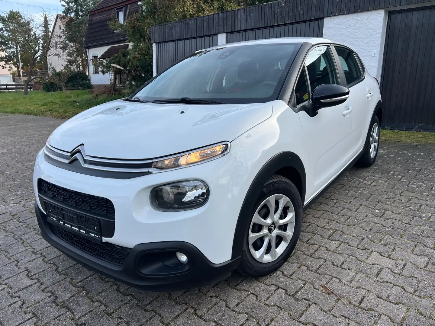 Citroen C3 Feel 1.5 BlueHDI*Navi*LaneAssist*PDC*Tempomat Weiß - 1