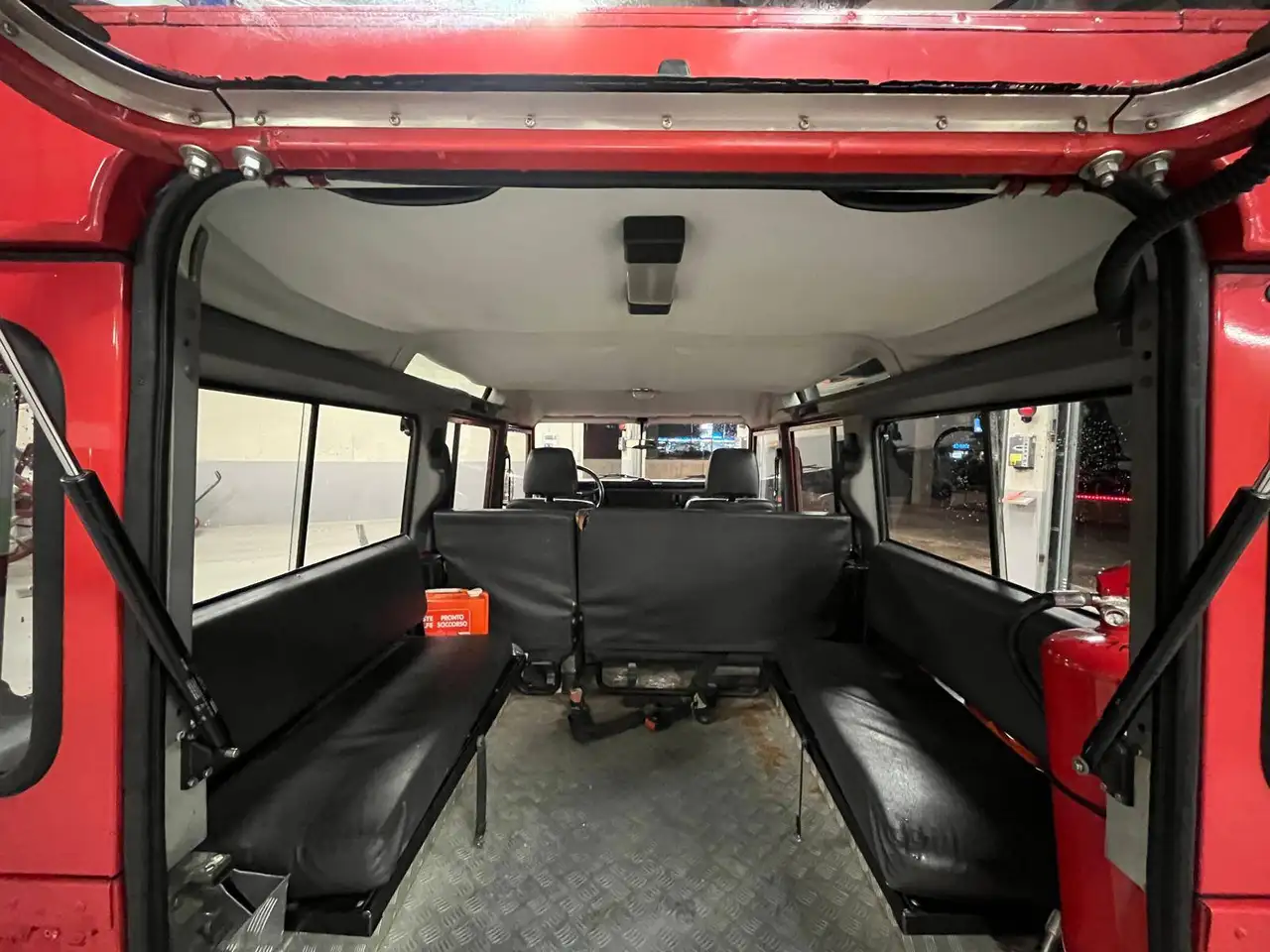Land Rover Defender V8 Benziner Feuerwehrfahrzeug, foto 11