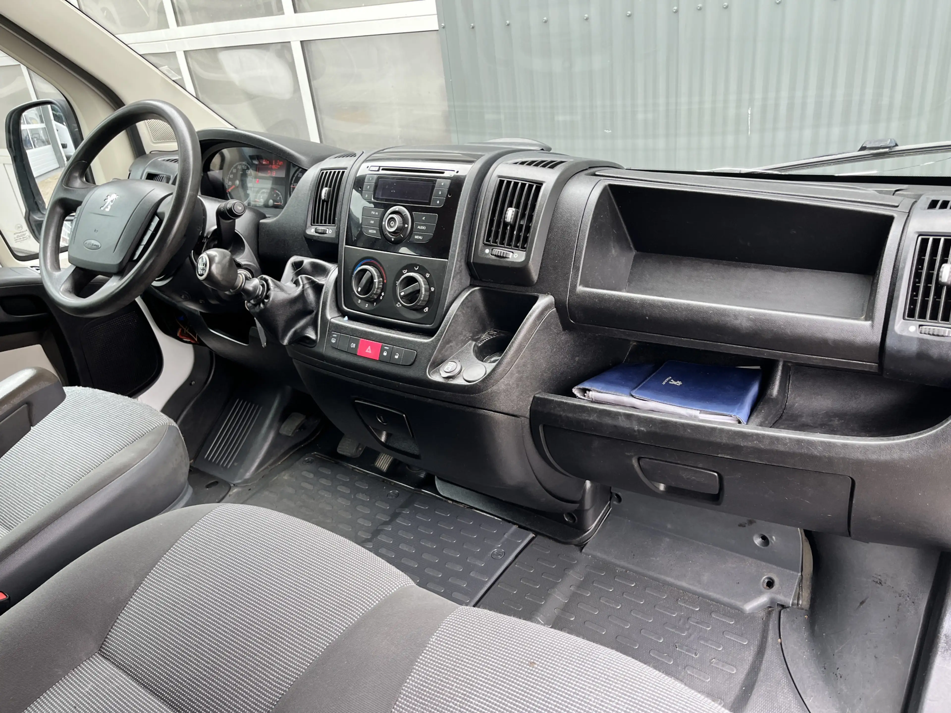 Peugeot Boxer 335 2.2 HDI L3 DC LET OP 5e VERSNELLING WERKT NIET — photo 6