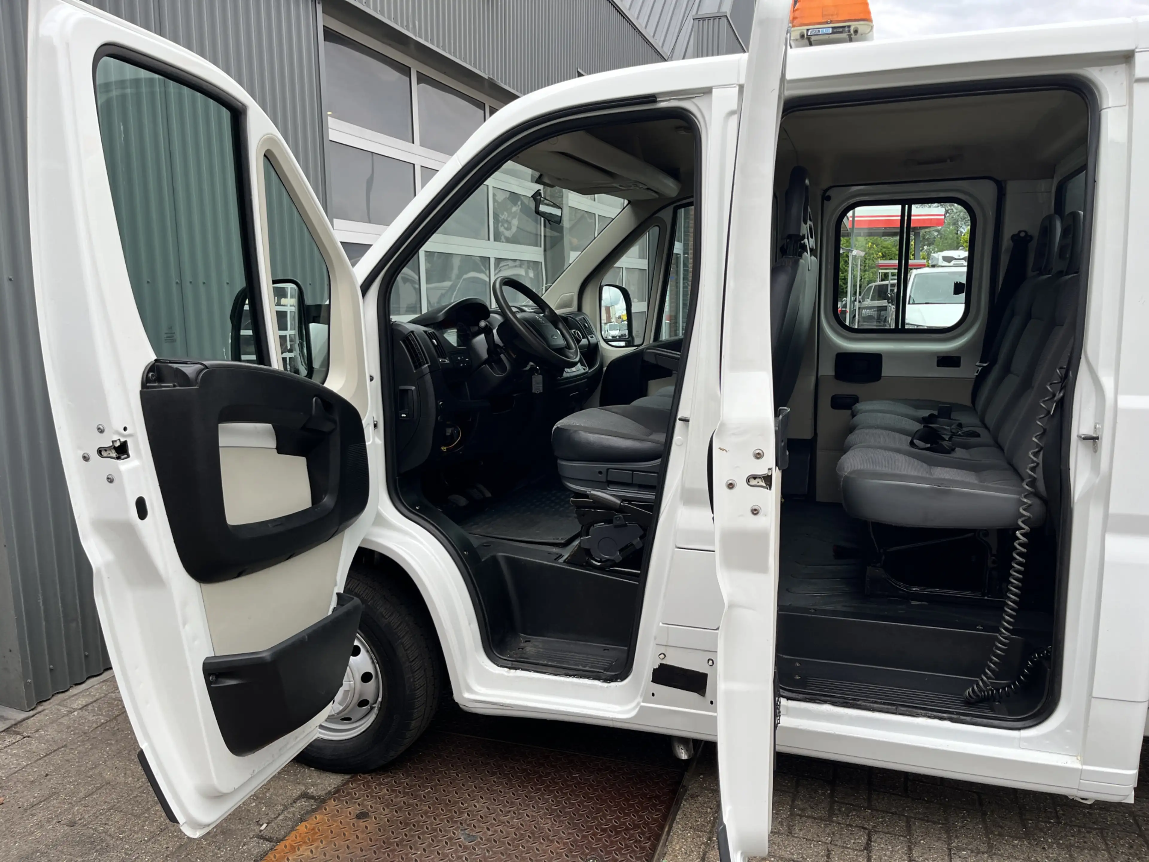 Peugeot Boxer 335 2.2 HDI L3 DC LET OP 5e VERSNELLING WERKT NIET — photo 5