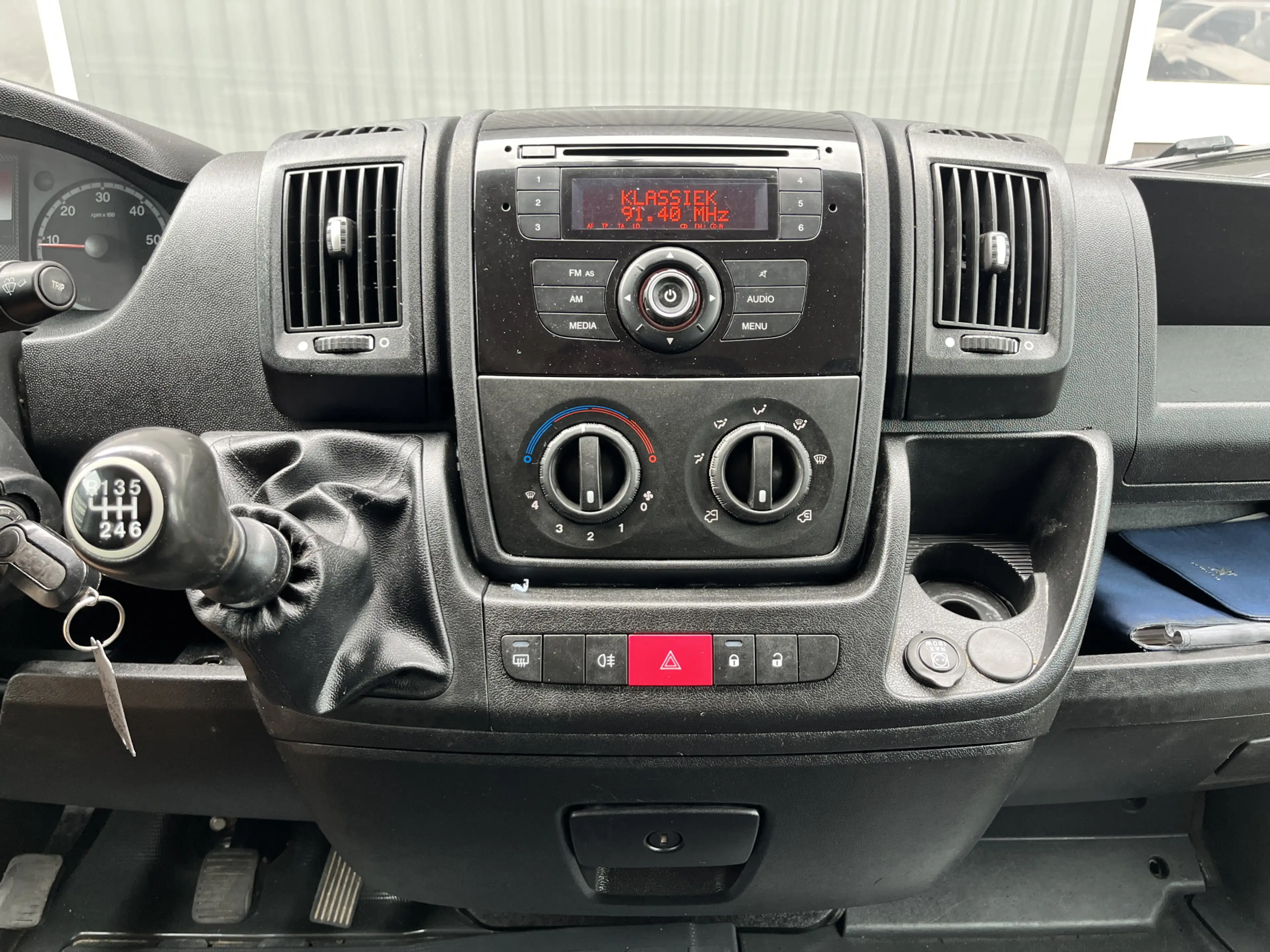 Peugeot Boxer 335 2.2 HDI L3 DC LET OP 5e VERSNELLING WERKT NIET — photo 13