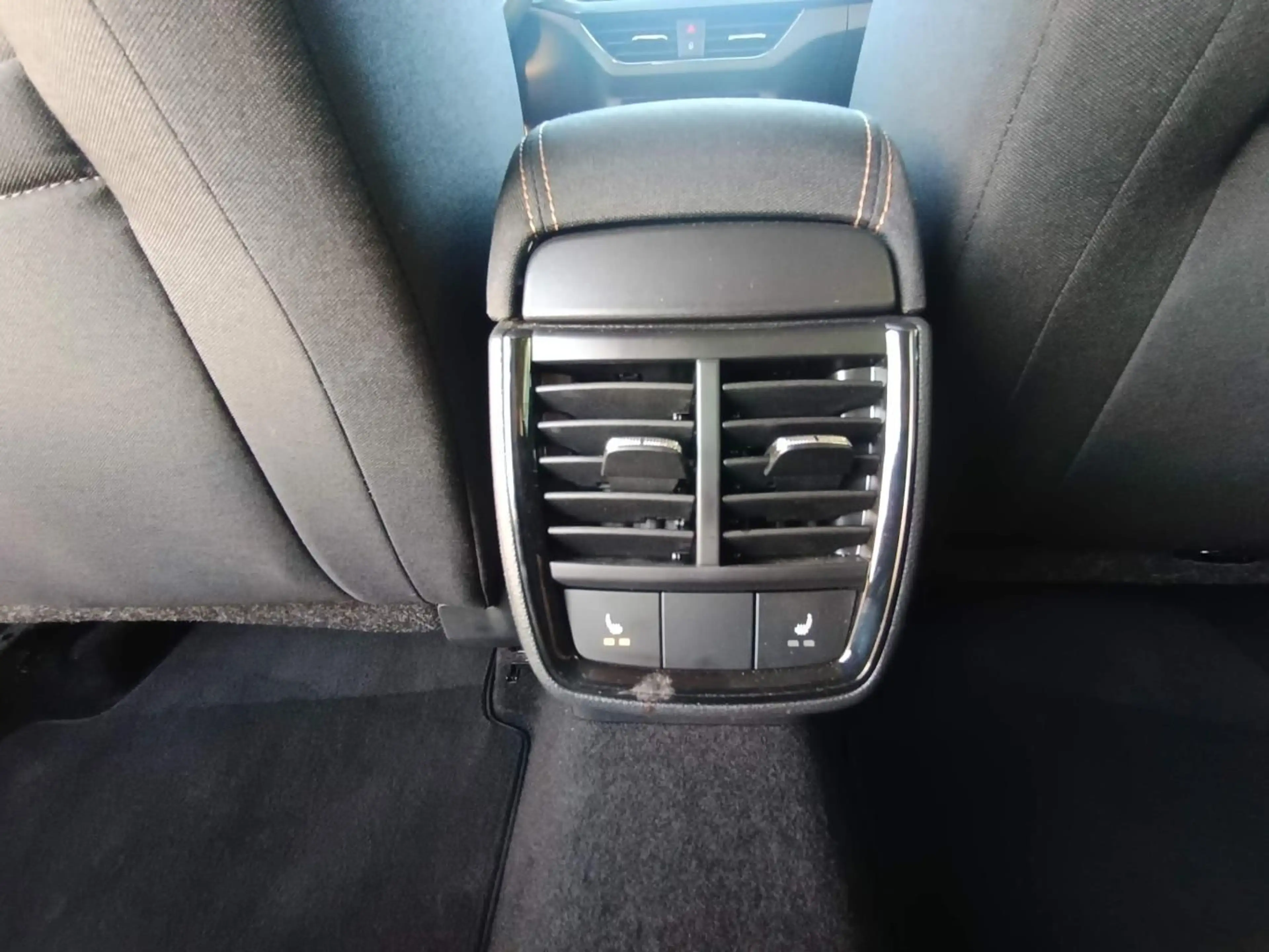 Skoda Kamiq 1.5 TSI DSG SCOUTLINE SMART-LINK+18"+ACC+L — photo 12