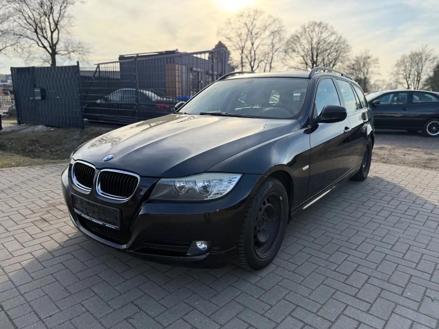 BMW 320 Baureihe 3 Touring 320i KLIMA/PDC/TÜV Schwarz - 1