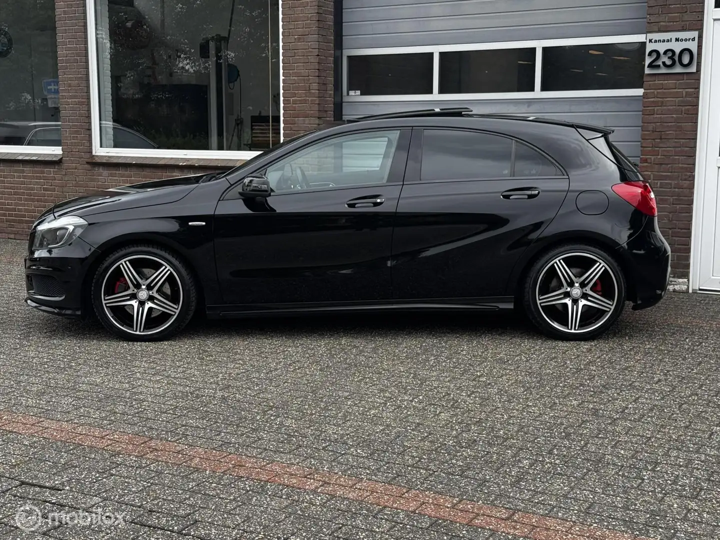 Mercedes-Benz A 250 Sport Ambition Zwart - 2