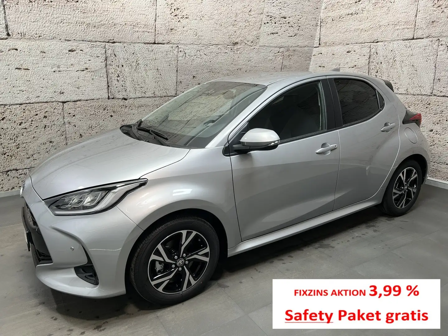 Toyota Yaris 1,5 Hybrid Active Drive "Safety P. gratis" Silber - 1