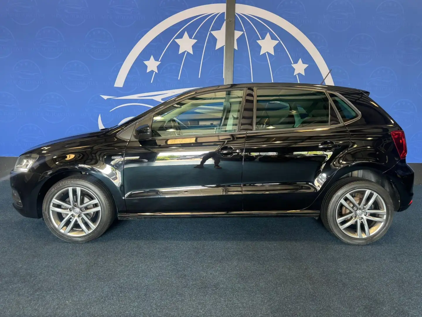 Volkswagen Polo 1.0 75-PK / BLUEMOTION / LOUNGE - UITVOERING / FUL Zwart - 2