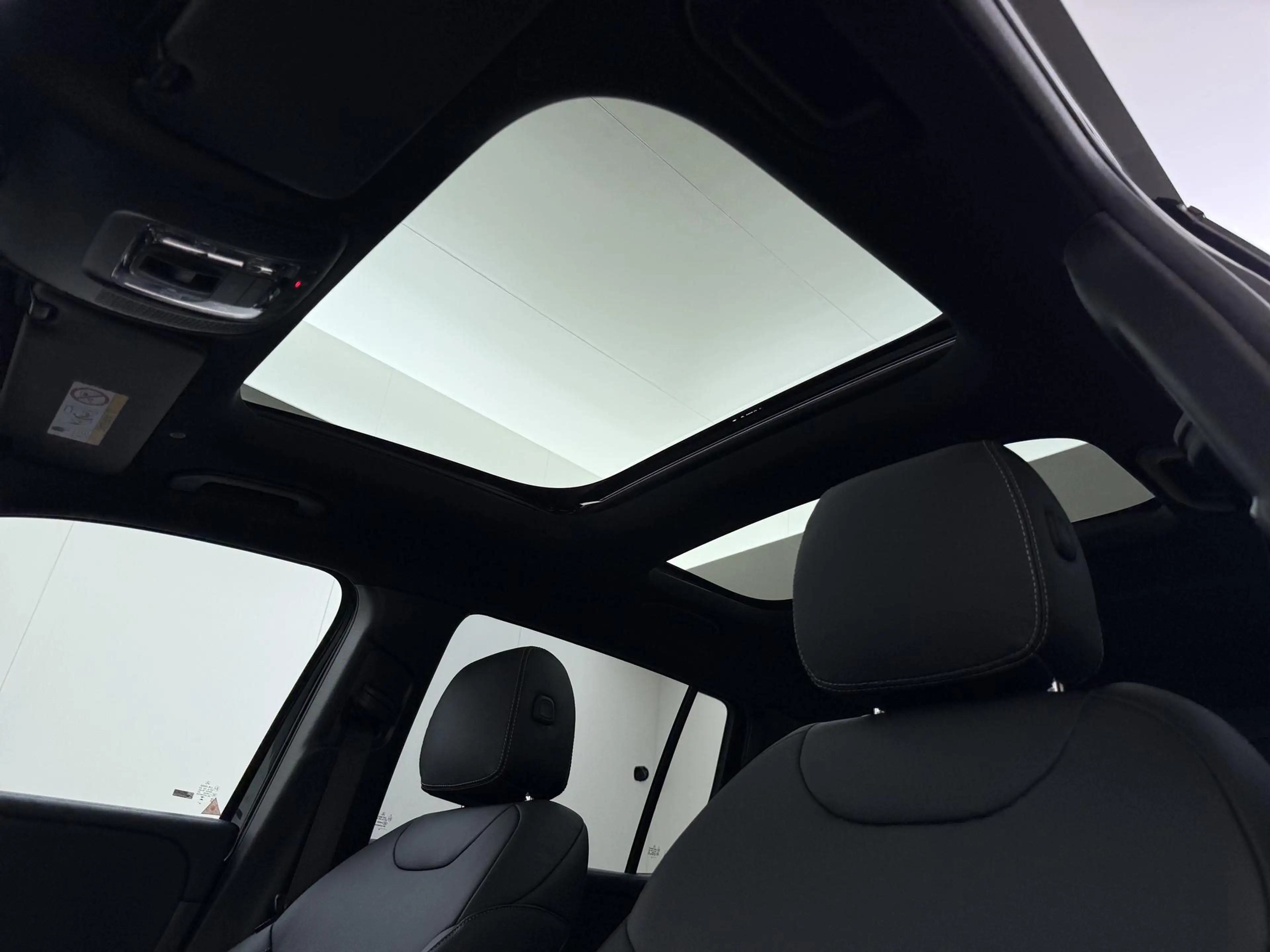 Mercedes-Benz EQB 250 250+ AMG Line 71 kWh | Panorama - Schuifdak | 20" — photo 4