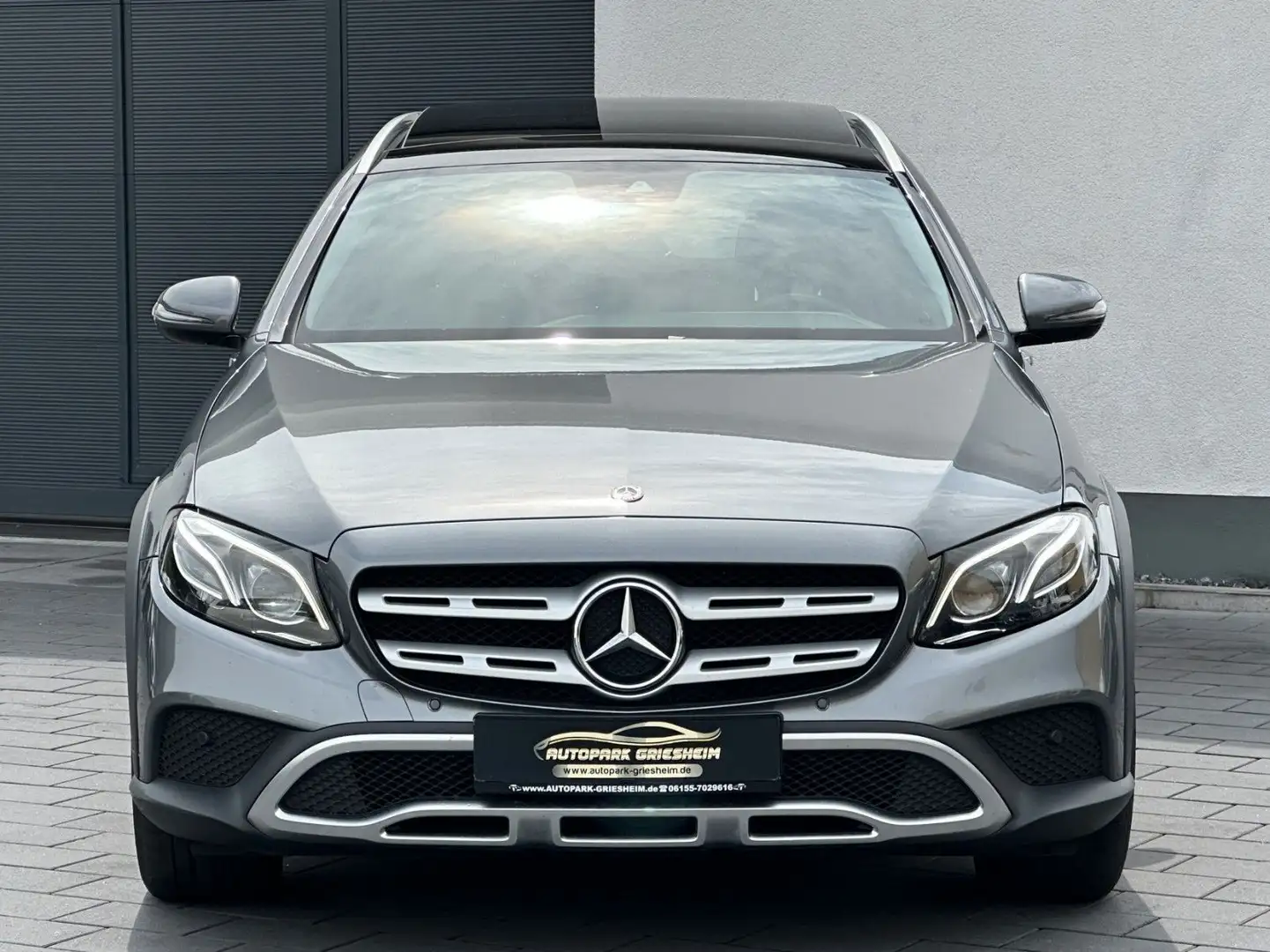 Mercedes-Benz E 220 d 4Matic All-Terrain*2H*COMAND*KAMERA*PANO Grau - 2