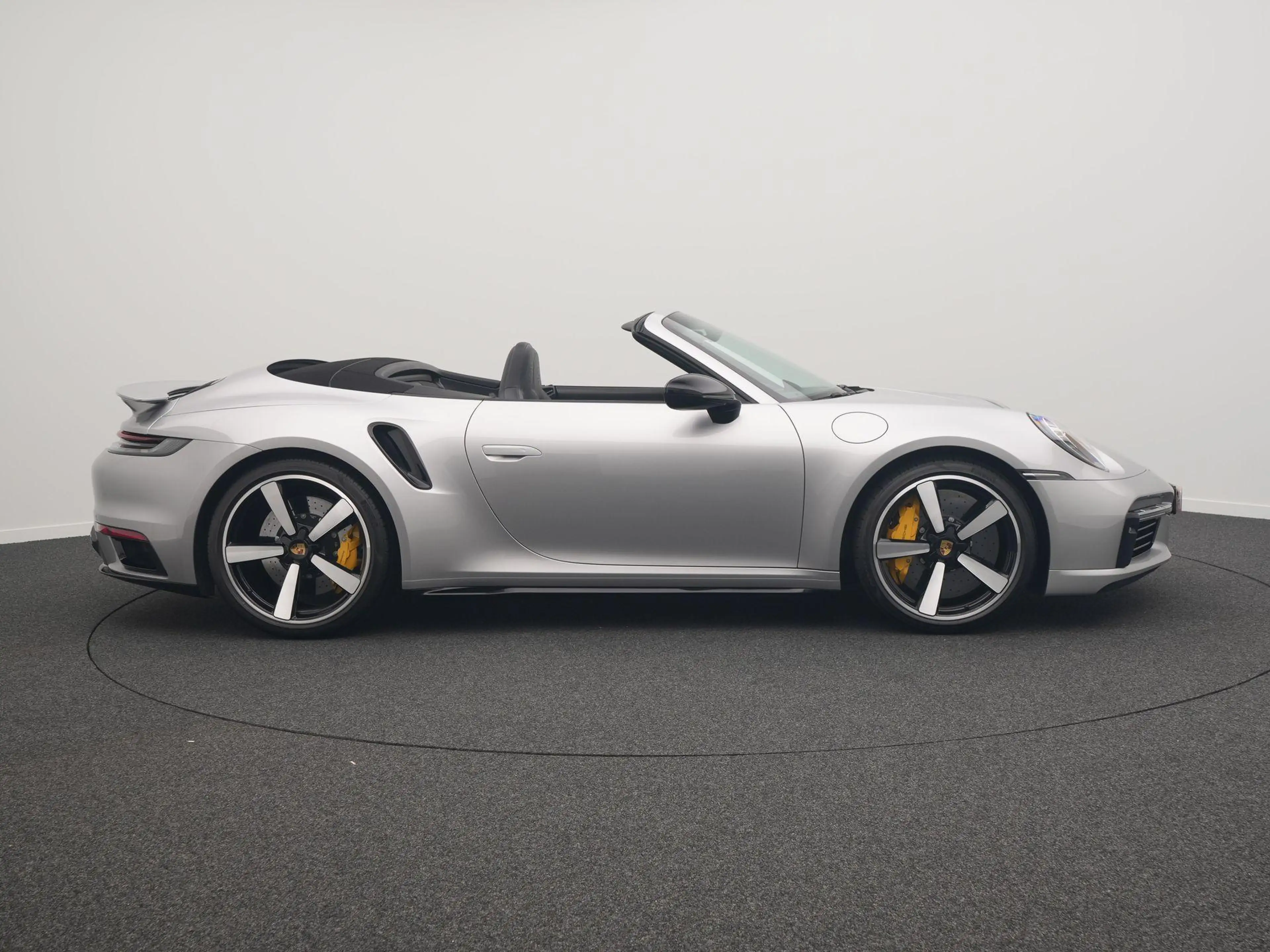 Porsche 992 Cabrio Turbo S — photo 6