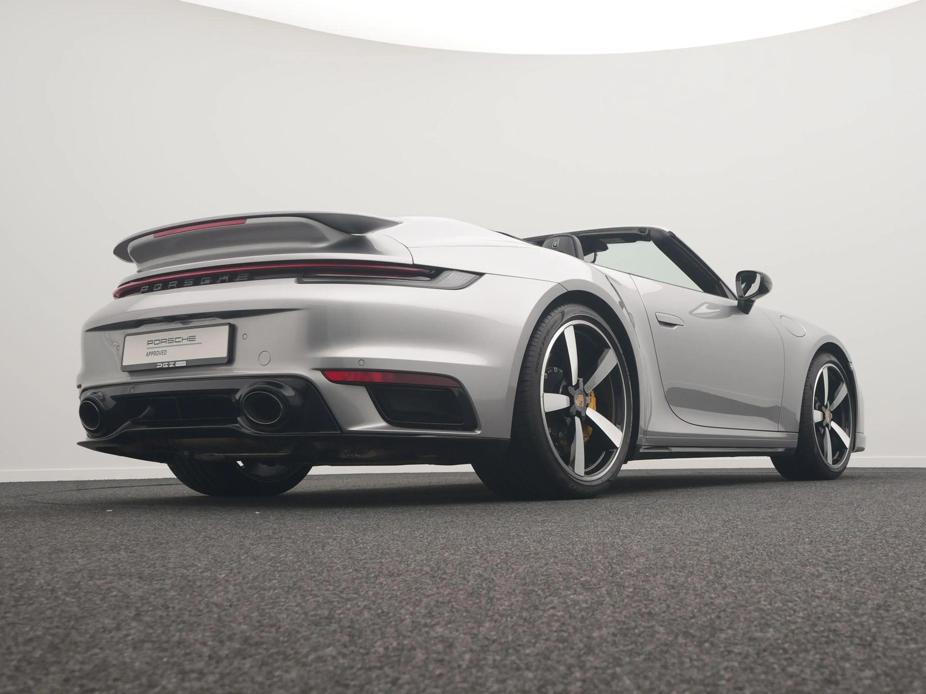 Porsche 992 Cabrio Turbo S — photo 10