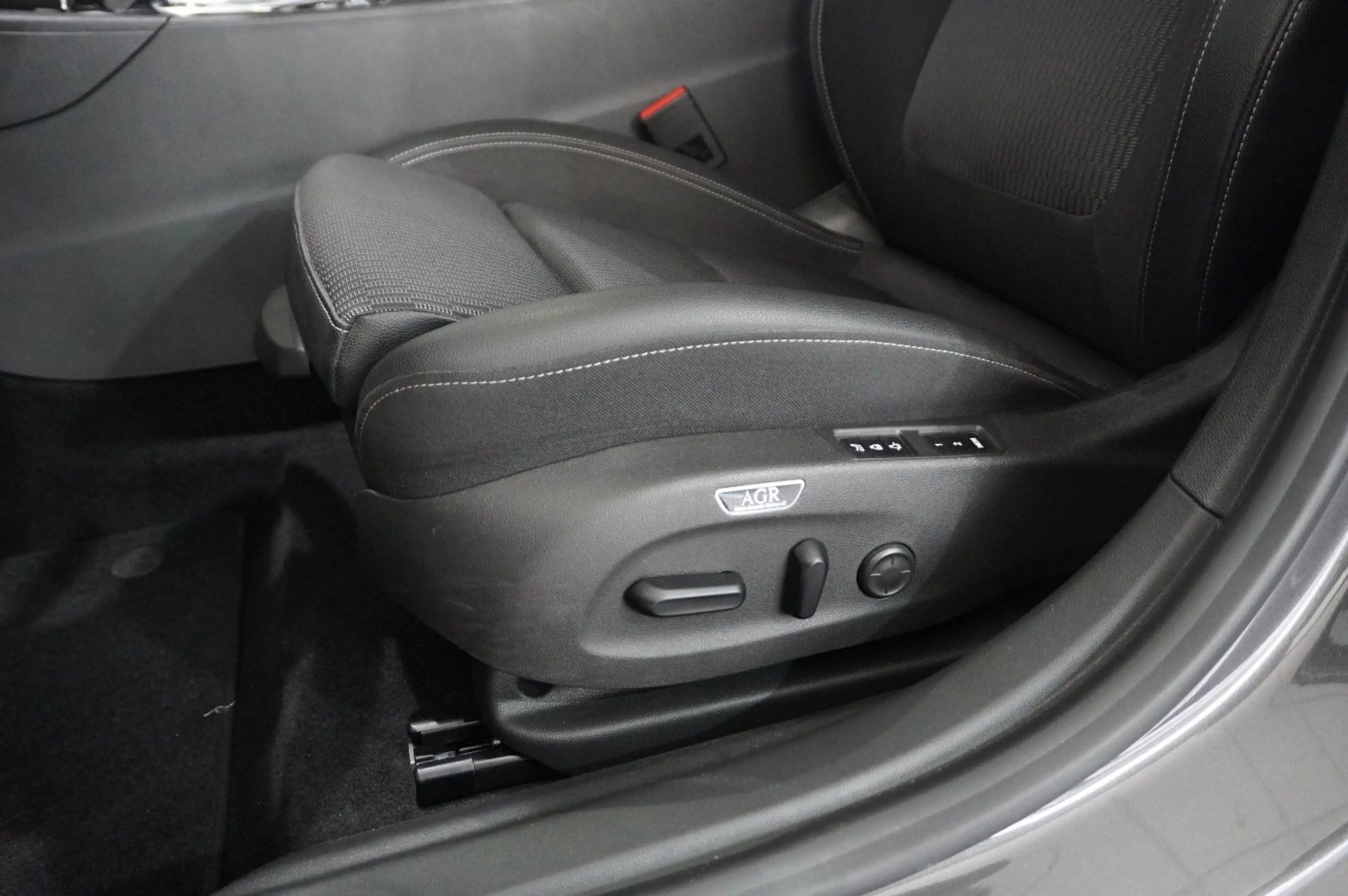 Opel Insignia B ST 2.0D BUSINESS NAVI/LED/KAMERA/HUD — photo 14