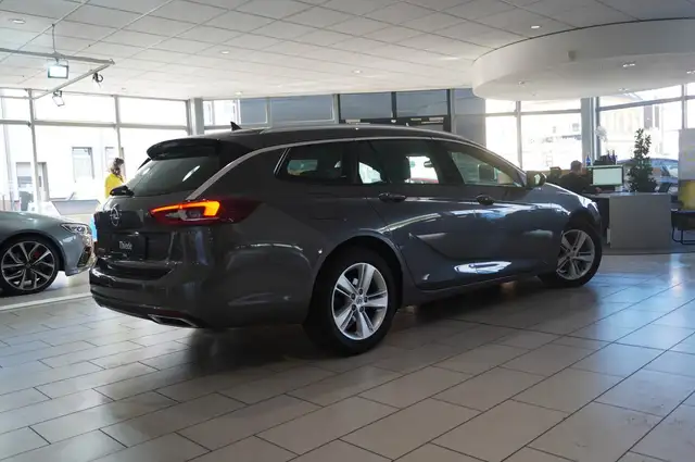 Opel Insignia view 8