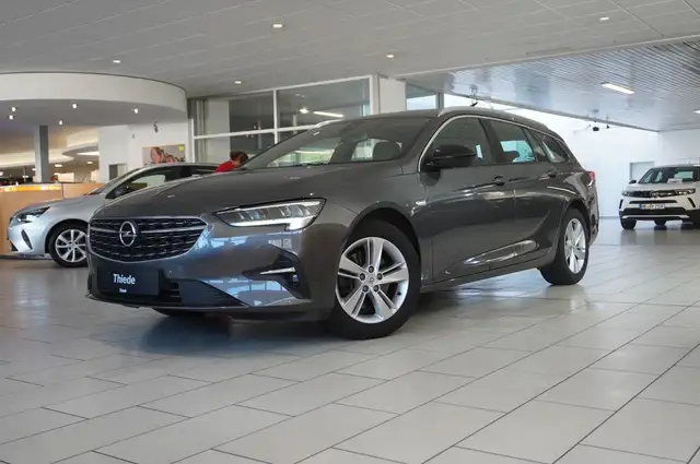 Opel Insignia view 3
