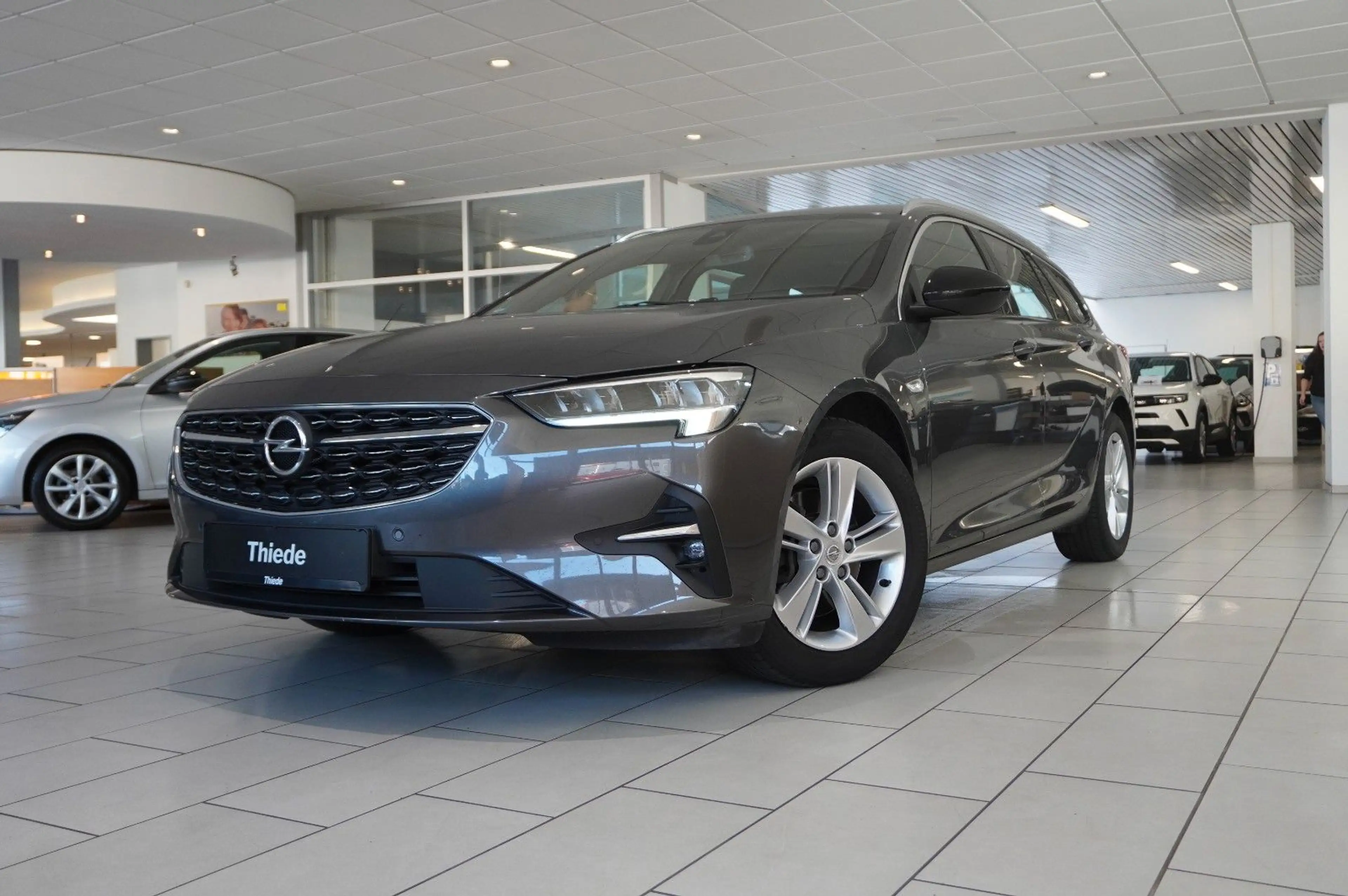 Opel Insignia B ST 2.0D BUSINESS NAVI/LED/KAMERA/HUD — photo 4