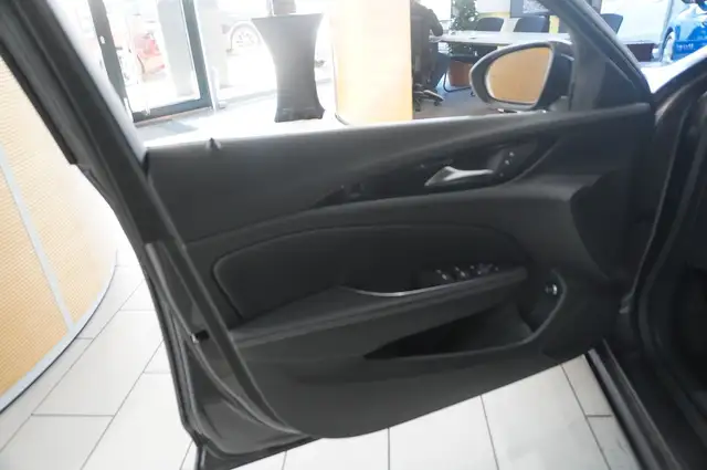 Opel Insignia view 15