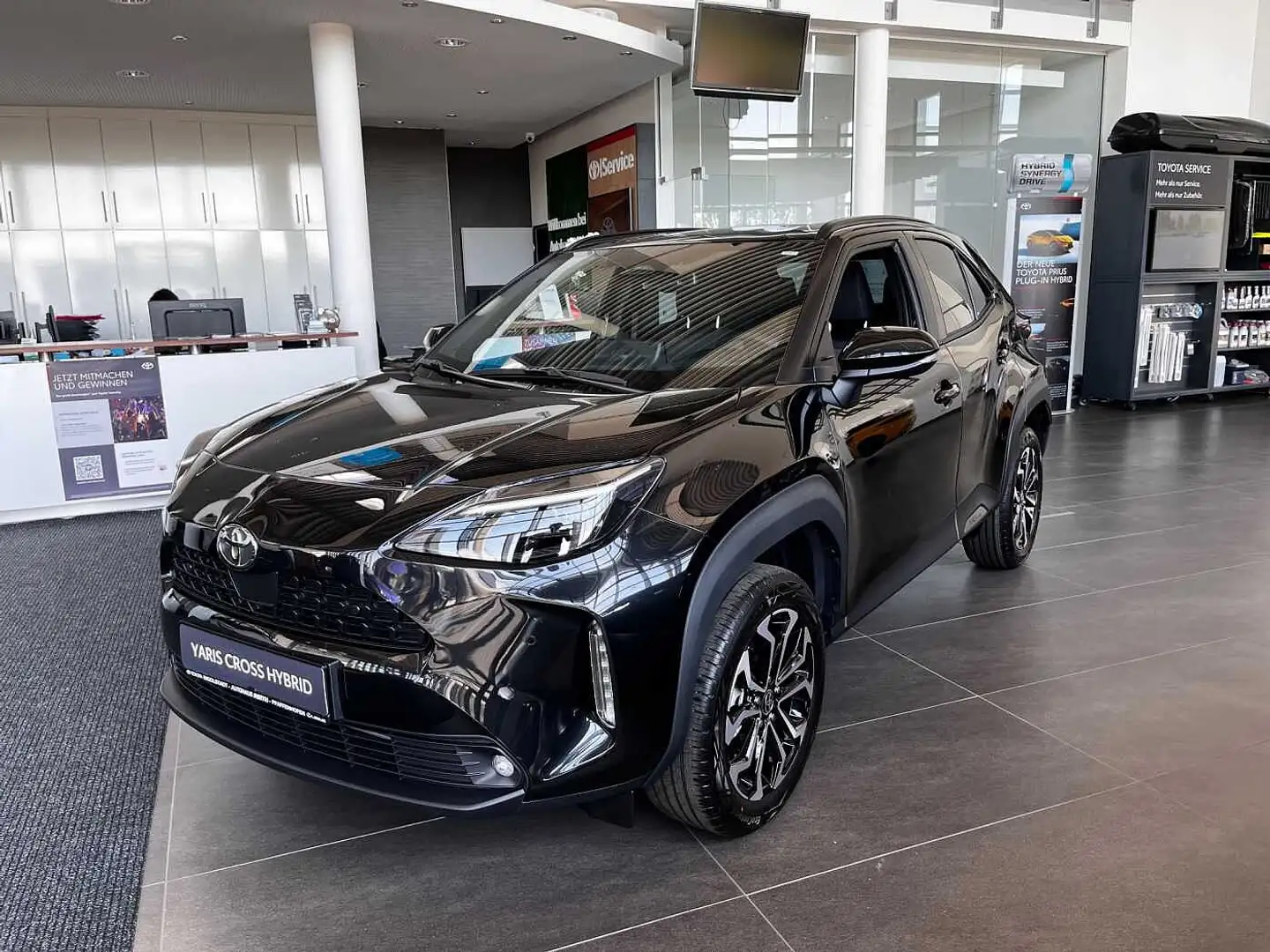 Toyota Yaris Cross Hybrid 1.5 VVT-i Team Deutschland /Winter-Paket, S Noir - 2