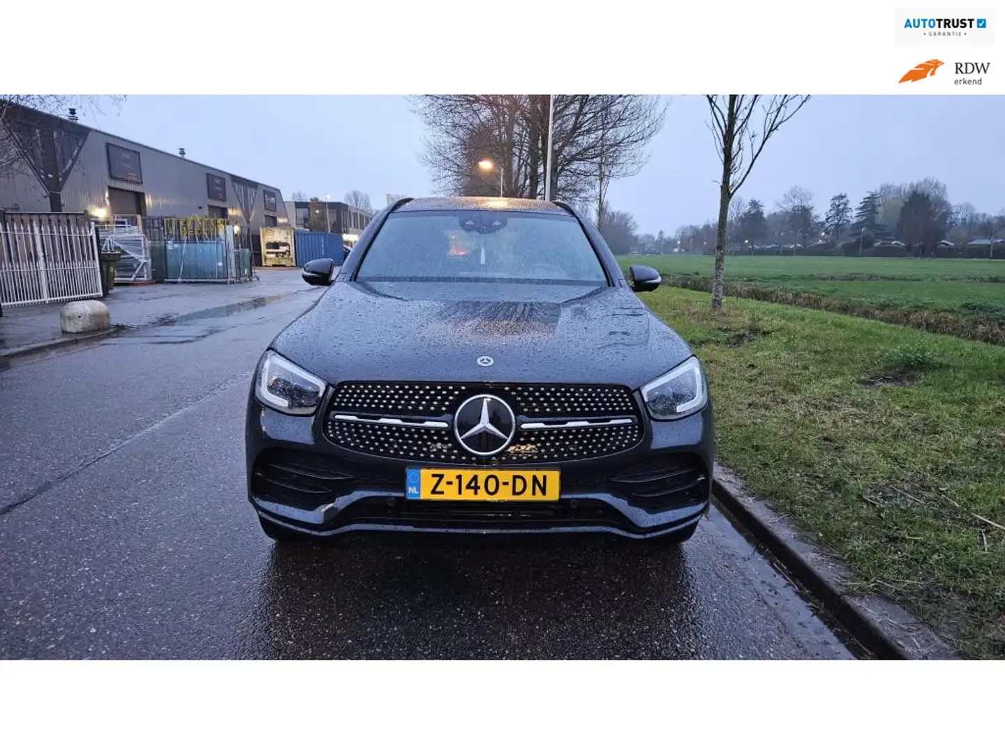 Mercedes-Benz GLC 300 Mercedes-Benz GLC 300e AMG Line 2021 Plug-in Hybri Gris - 1