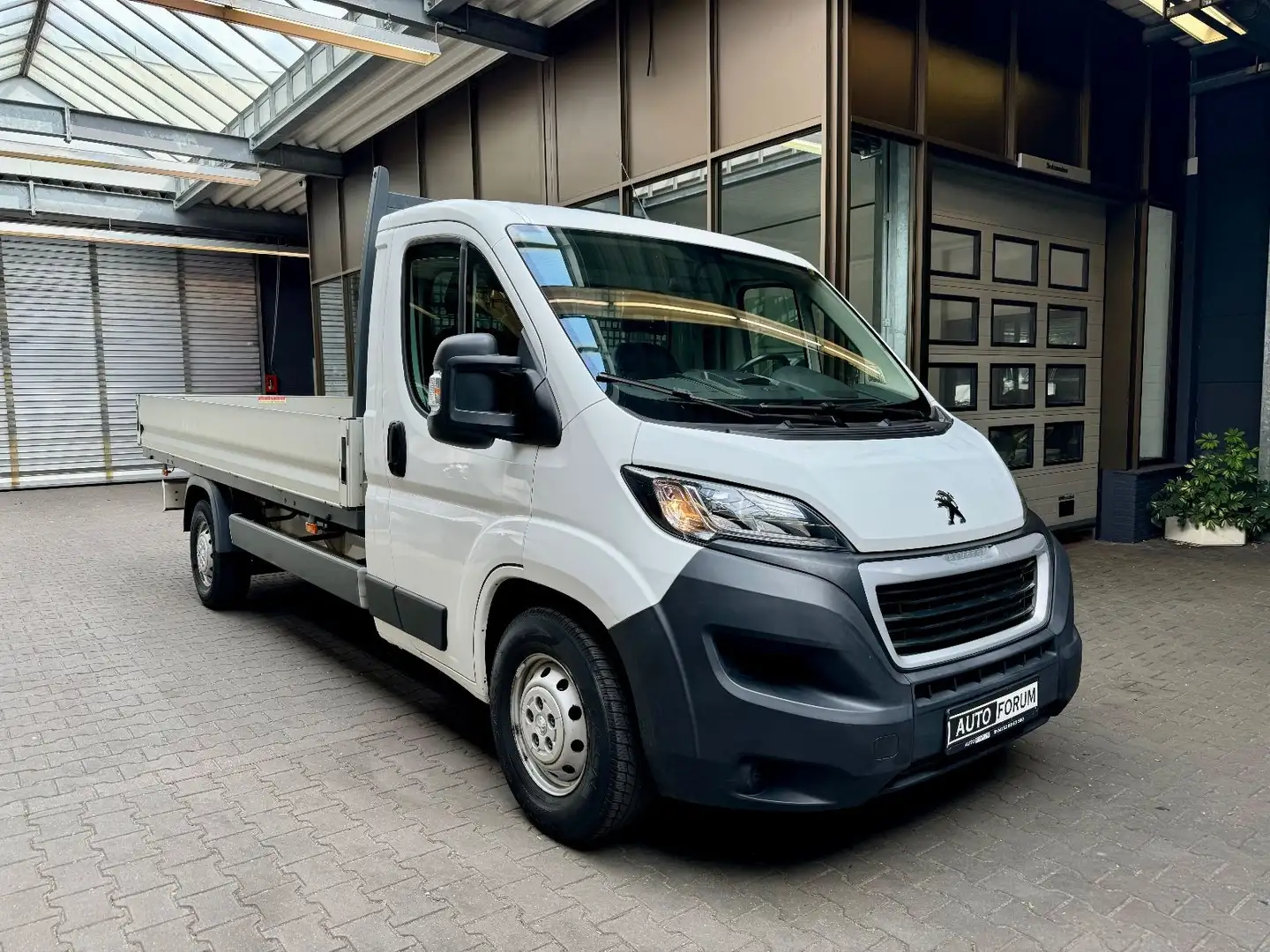 Peugeot Boxer 2.0 Blue-HDi L4 435 KLIMAAUT 3-SITZE 3,5t Weiß - 2