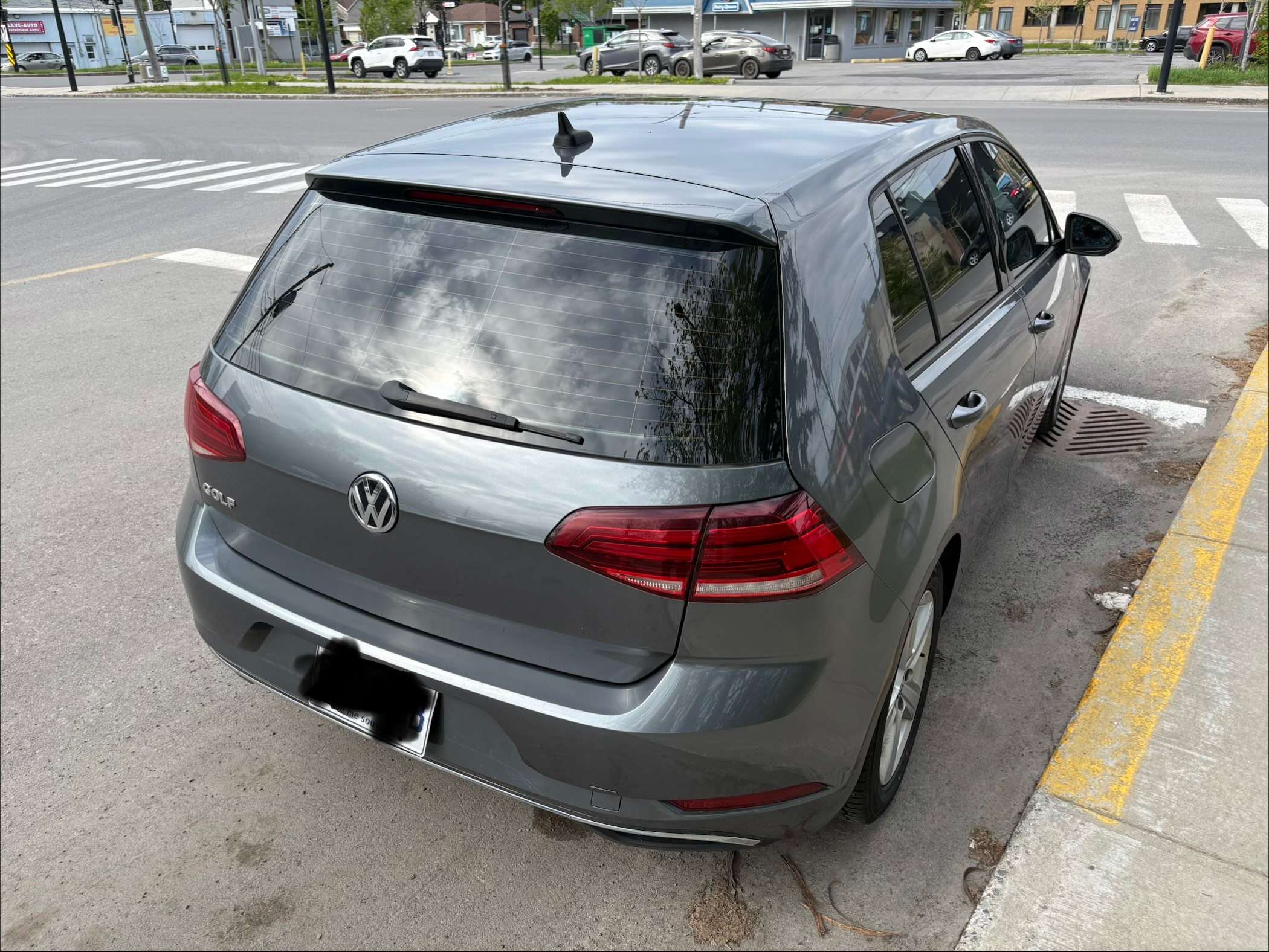 2019 Volkswagen Golf Highline alt 2