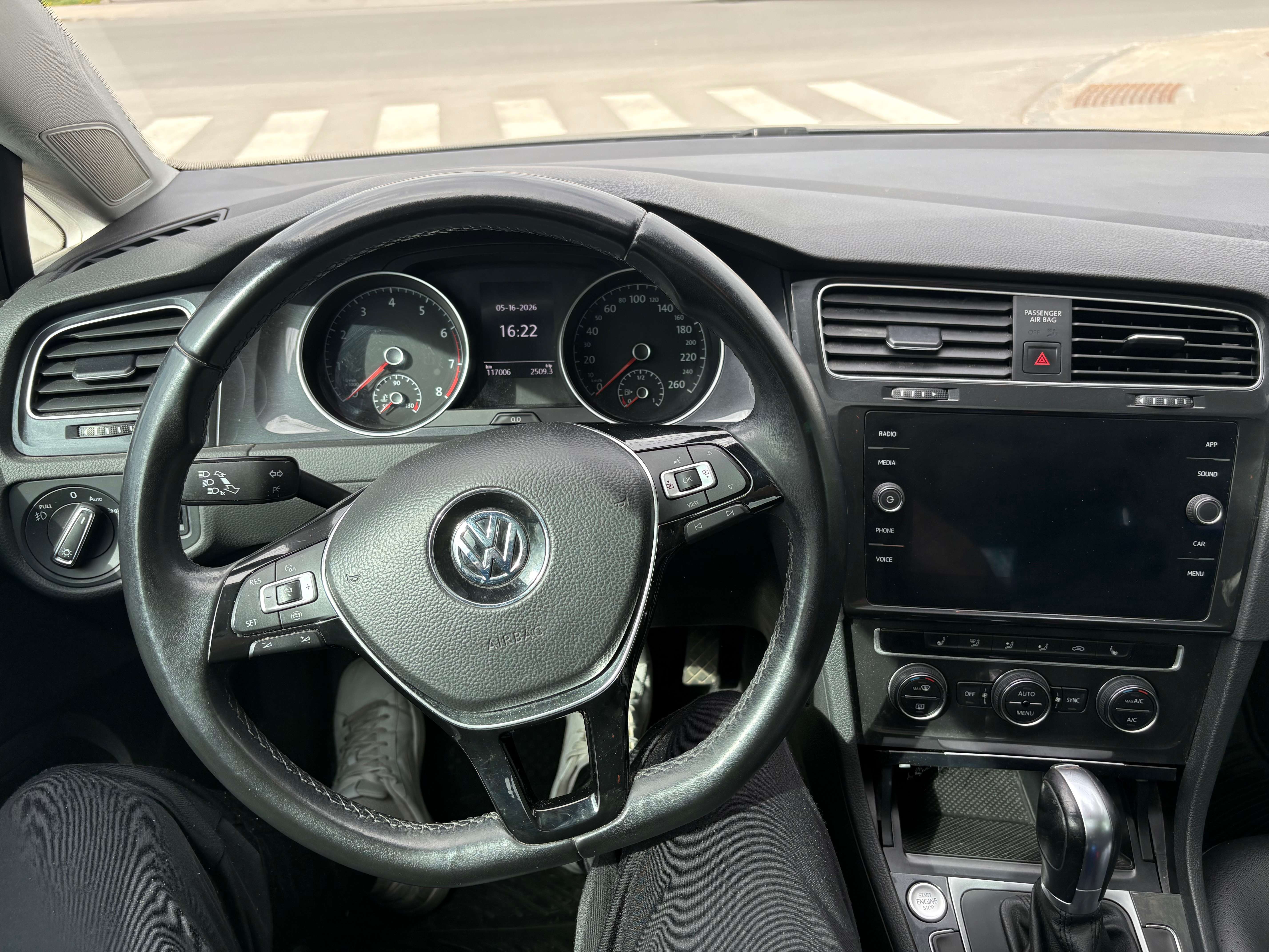 2019 Volkswagen Golf Highline alt 4