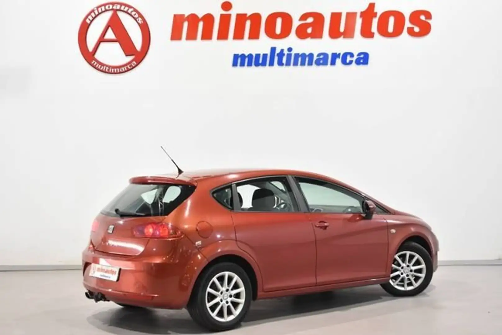 SEAT 1.6 TDI 105 CV Rojo - 2