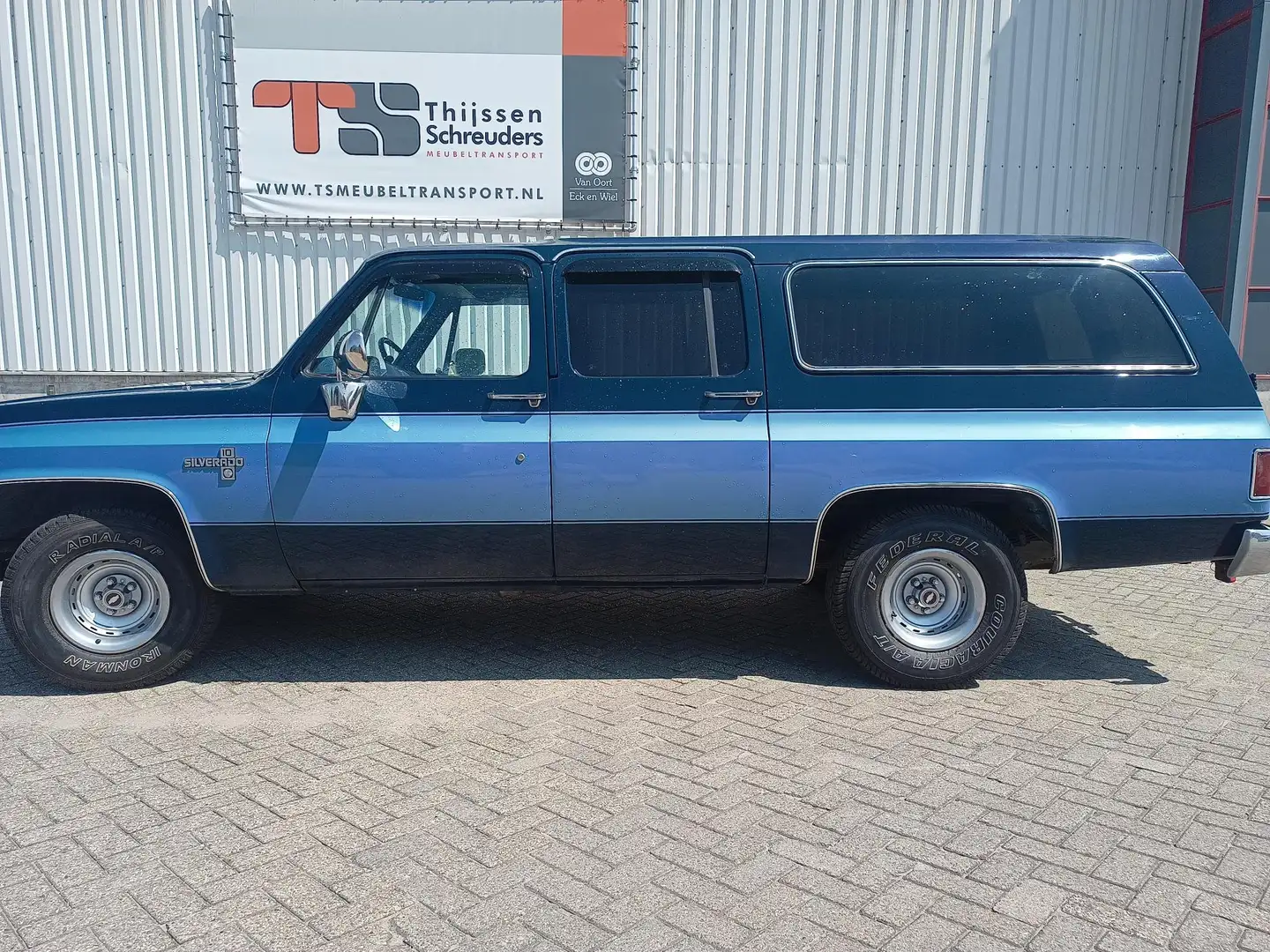 Chevrolet Suburban Silverado Blau - 2