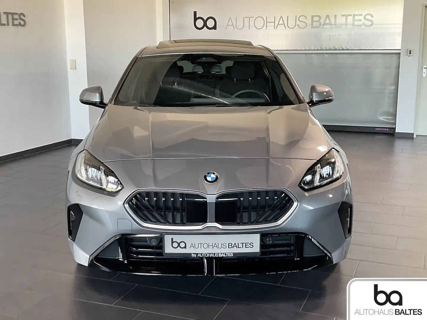 BMW 120 120i M Sportpaket 19"/Pano/Park/ACC/AAC/Heck Gris - 2
