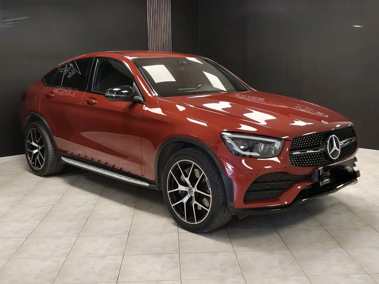 Mercedes-Benz GLC 300 d Premium Plus 4matic auto — photo 1 of 11