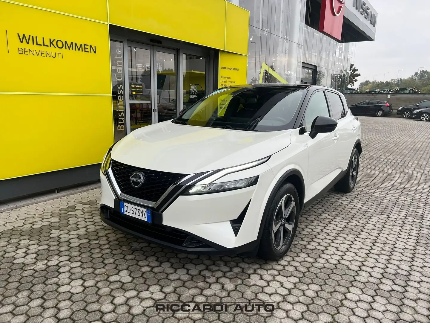 Nissan Qashqai 3ª serie MHEV 140 CV N-Connecta Weiß - 1