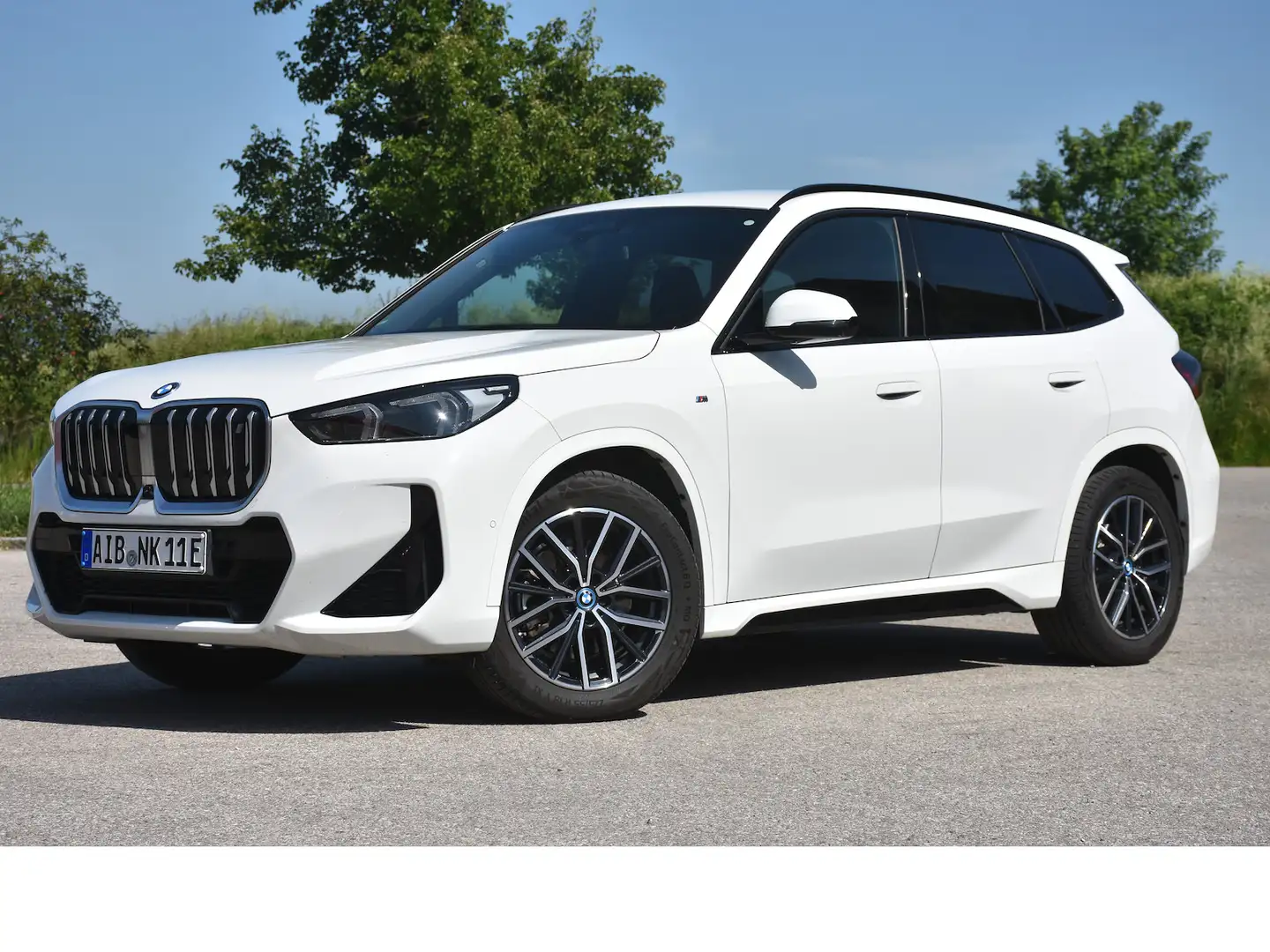 BMW iX1 30 xDrive M Sport/HuD/LED/Alcantara Wit - 1