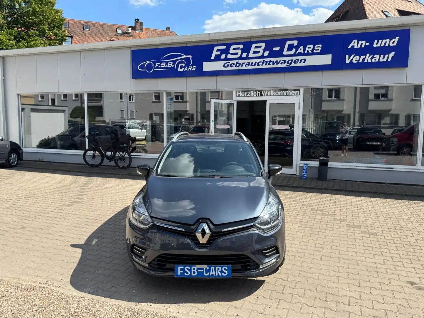 Renault Clio IV Grandtour Limited Blau - 1