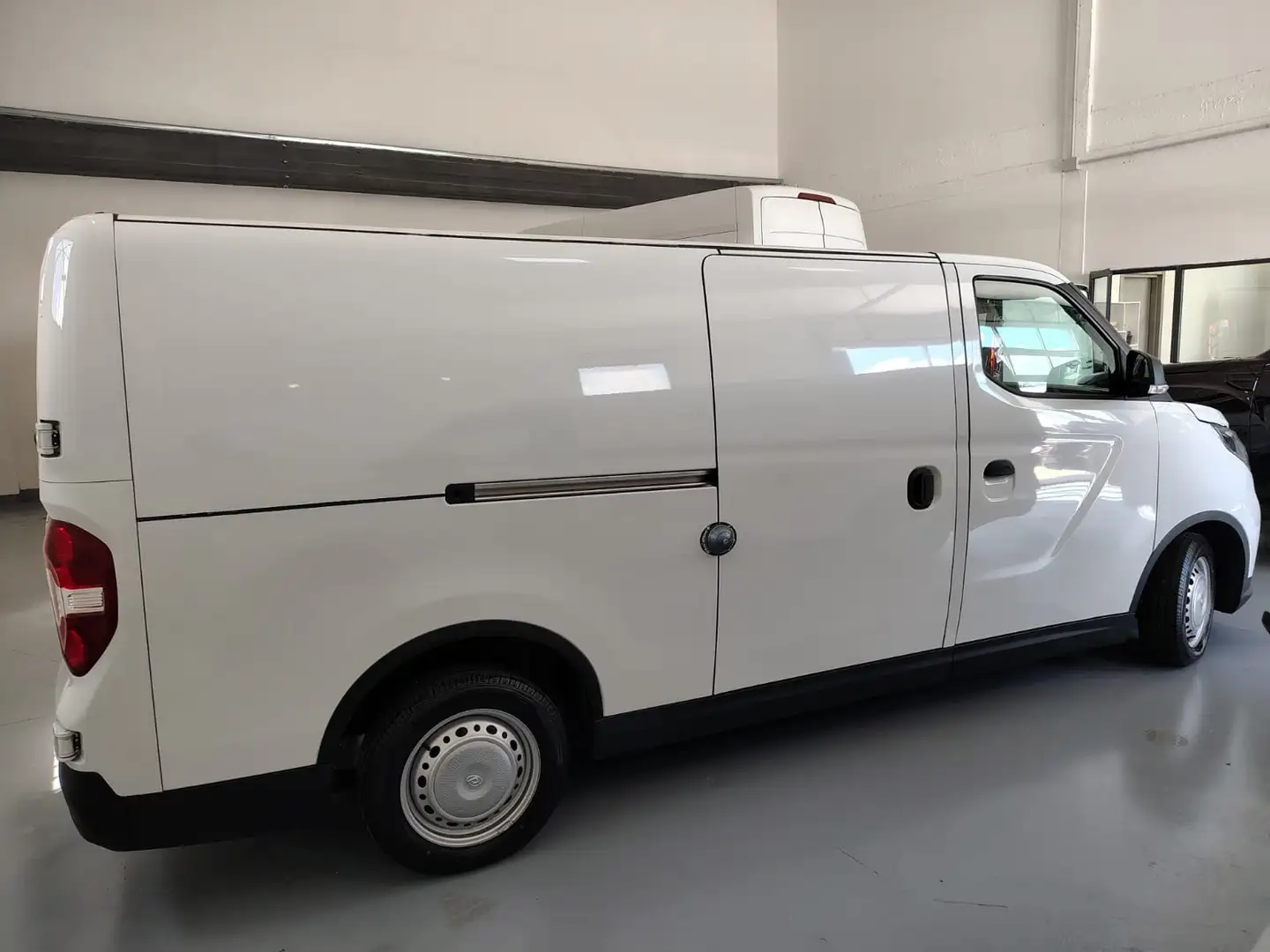 Maxus eDeliver 3 Maxus ED3 LWB 50 KWh Nuovo Blanco - 2