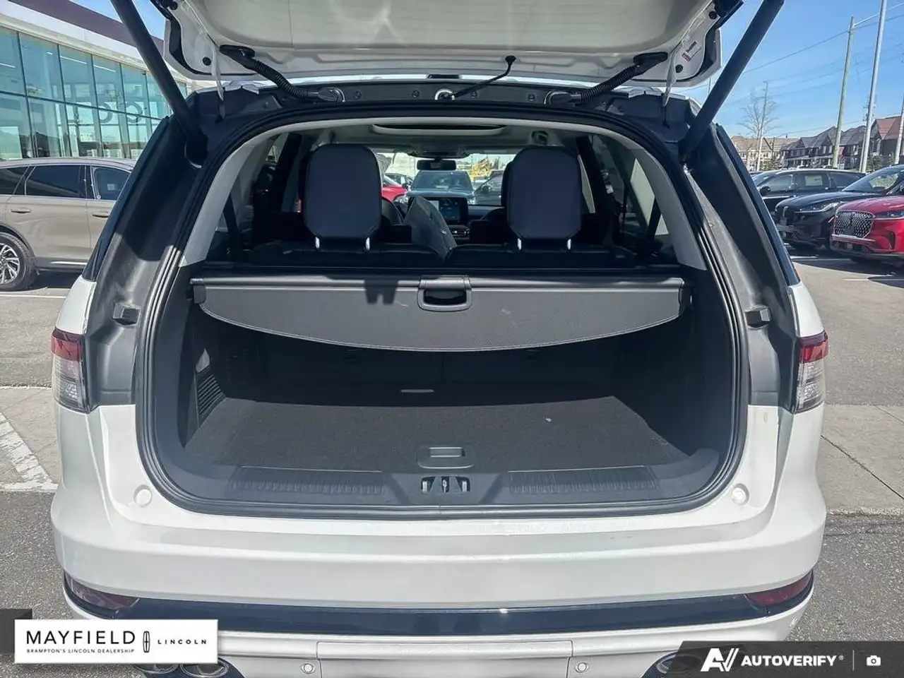 Lincoln Aviator снимка Lincoln Aviator