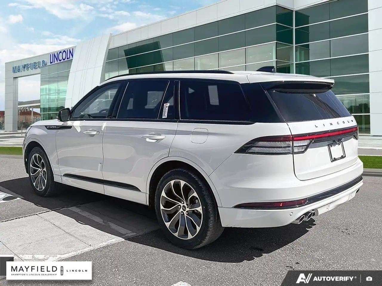 Lincoln Aviator снимка Lincoln Aviator