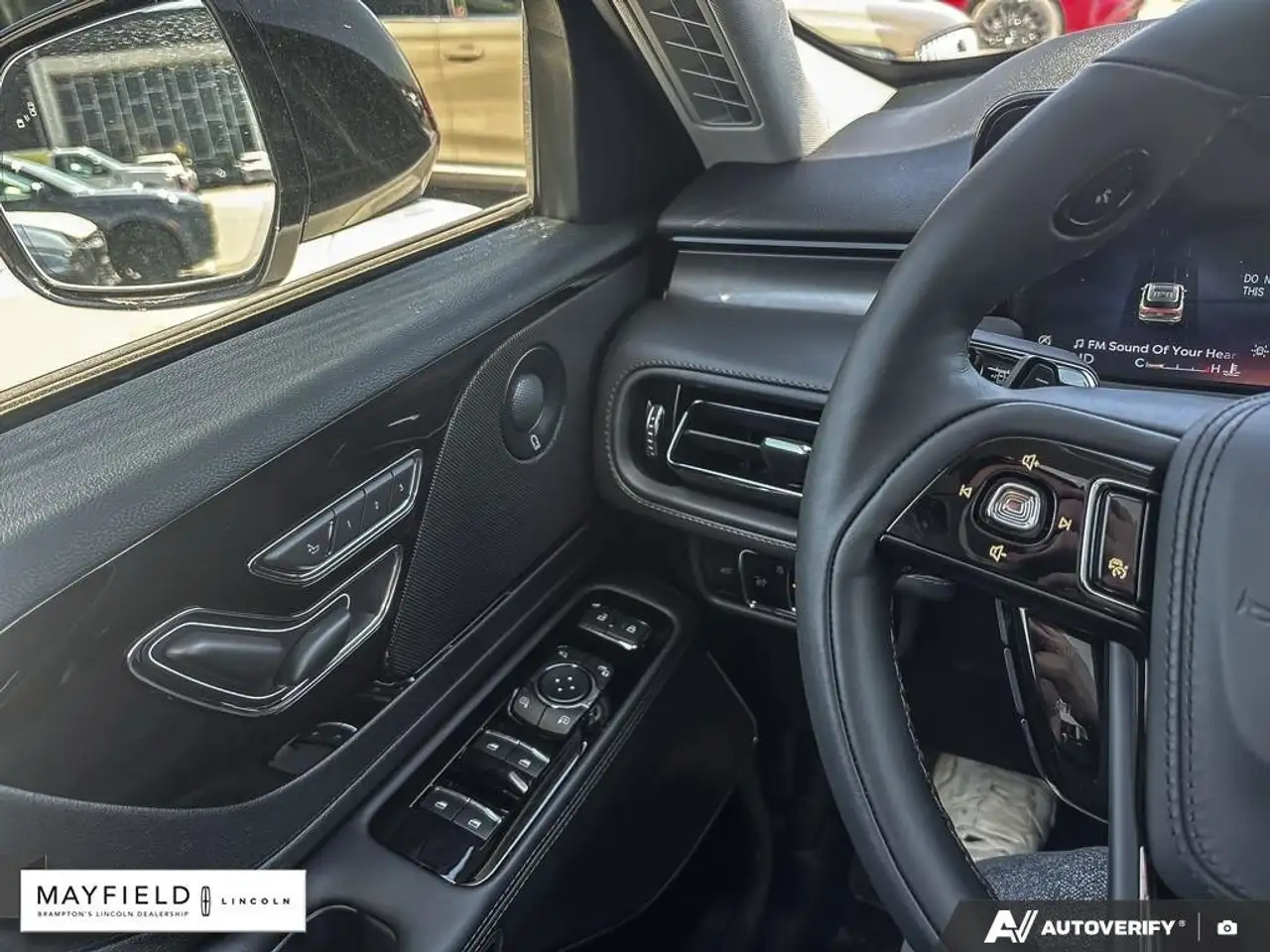 Lincoln Aviator снимка Lincoln Aviator