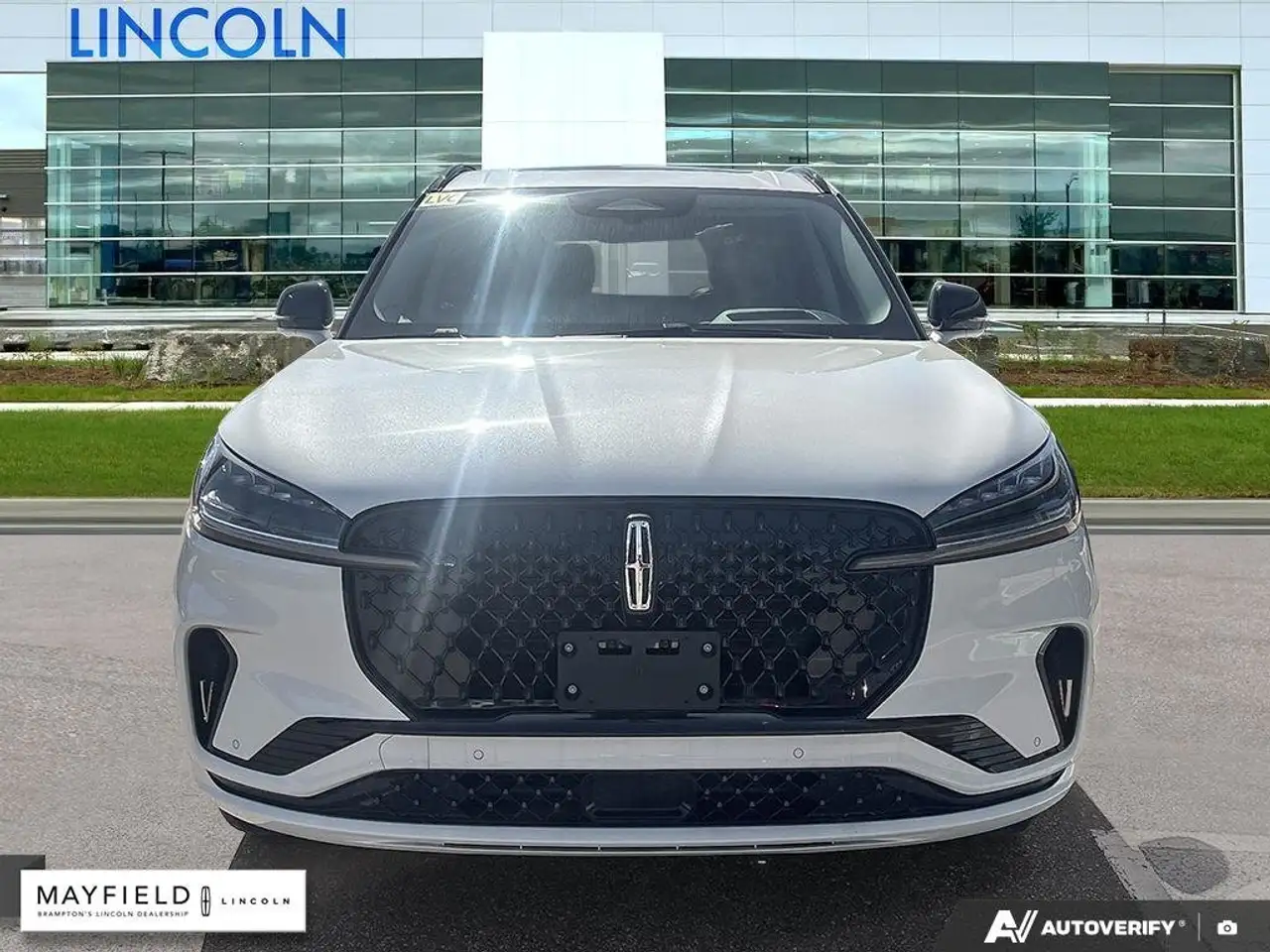 Lincoln Aviator снимка Lincoln Aviator