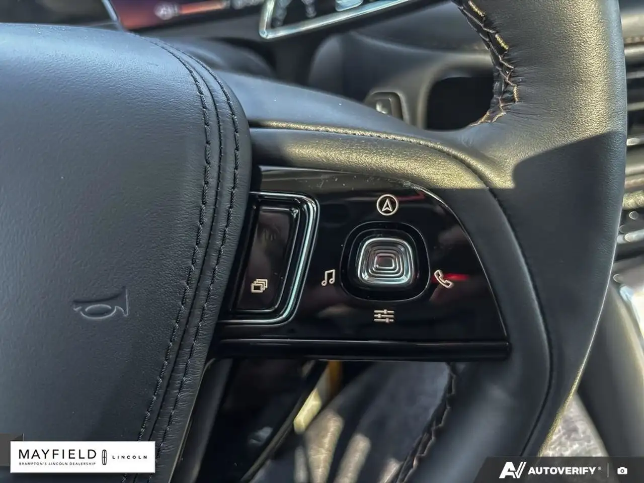 Lincoln Aviator снимка Lincoln Aviator