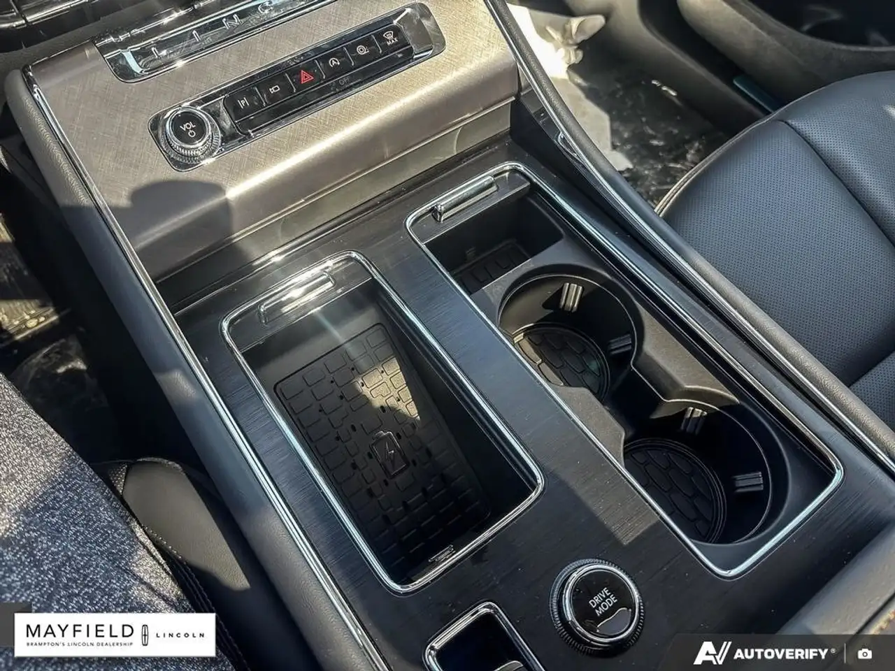 Lincoln Aviator снимка Lincoln Aviator