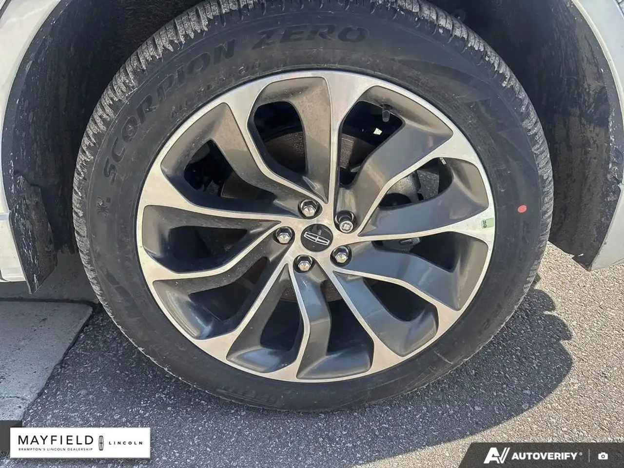 Lincoln Aviator снимка Lincoln Aviator