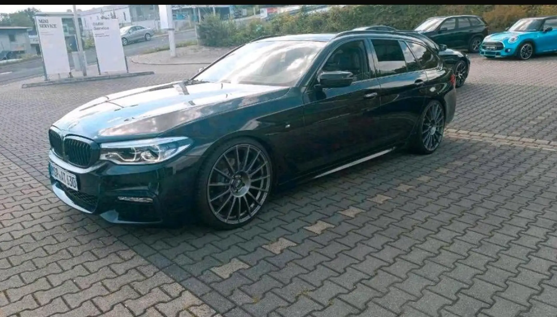 BMW 520 d xDrive Touring Aut. M-Sport AHK Schwarz - 1