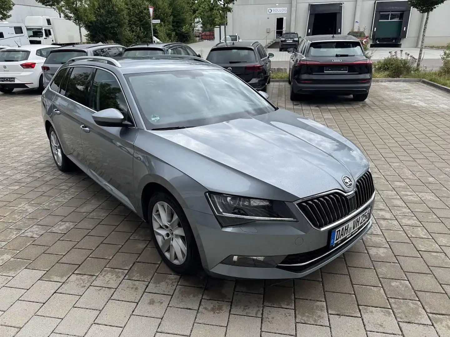 Skoda Superb Combi 2.0 TSI 4x4 *TOP-Ausstattung* STYLE Grau - 1