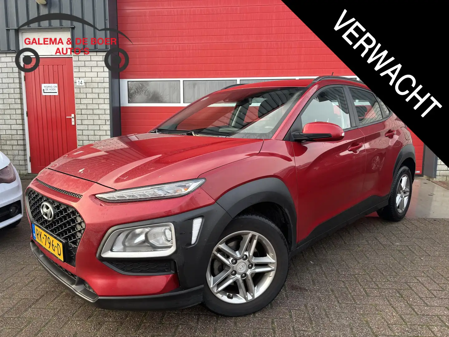 Hyundai KONA 1.0T Comfort TREKHAAK / CAMERA / CARPLAY / DAB+ / Rood - 1
