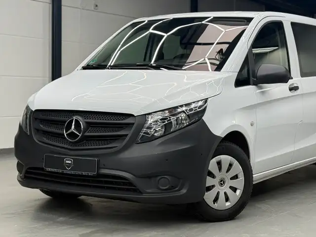Mercedes-Benz Vito view 3