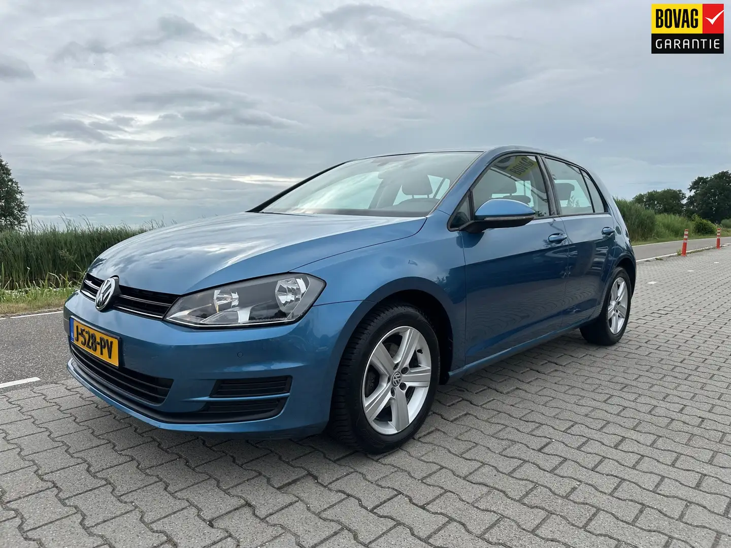 Volkswagen Golf 1.2 TSI Navi, PDC, Bluetooth, Trekhaak Blauw - 1