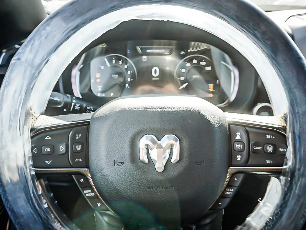 RAM 1500 снимка RAM 1500